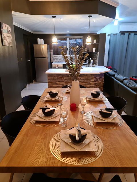 3 BEDROOM CITY ESCAPE - CHAMPAGNE STAYS Darwin - Holiday Adelaide 2
