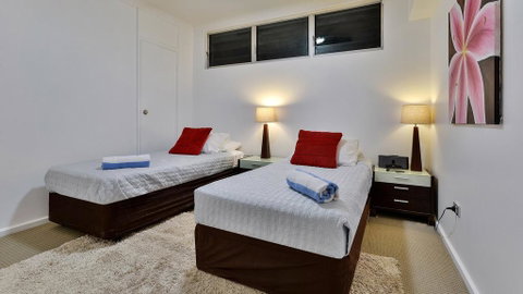 3 Bedroom Poinciana Lodge - Holiday Adelaide 1