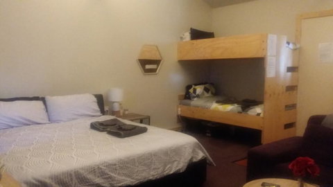 3 Hills At The Good Place - Holiday Adelaide 3