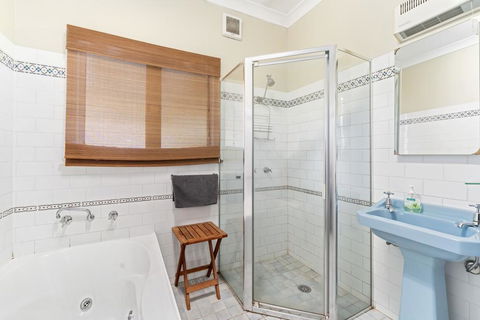 3 Sisters Blue Mountains Cottage - Holiday Adelaide 3