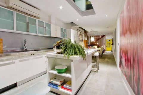 3 Storey Home Close Walk To Fox Studios SCG & City - Holiday Adelaide 1