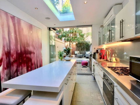 3 Storey Home Close Walk To Fox Studios SCG & City - Holiday Adelaide 3