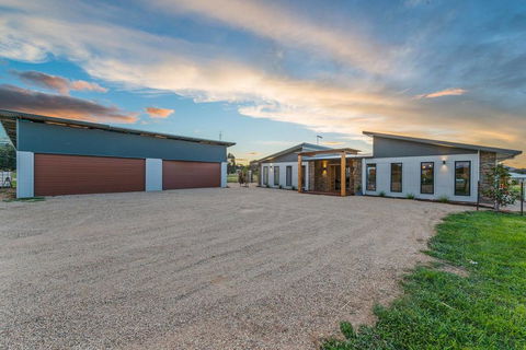 3 WISE MONKEYS, MANSFIELD - Holiday Adelaide 2