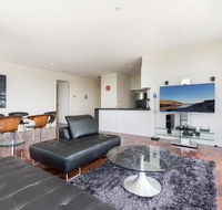 3-Bed Apartment with Parking Near Parks and Dining - Holiday Adelaide
