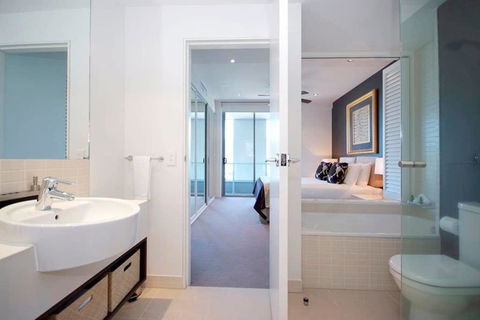 301 Harbour Lights - Holiday Adelaide 1
