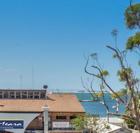 303 'The Shoal' 4-8 Bullecourt Street - Air Conditioning WIFI Netflix Views Linen  Lift - Holiday Adelaide