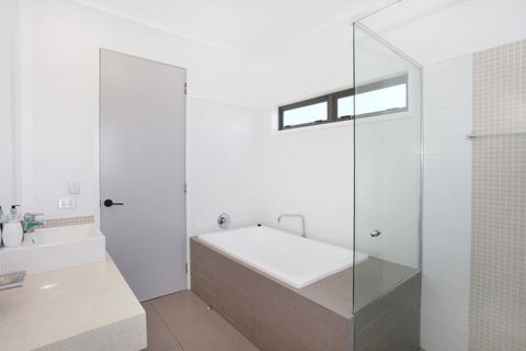 34 Boardrider Crescent, Mount Coolum - Holiday Adelaide 2