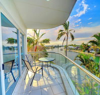 3br Broadbeach Lakefront Apartment - Holiday Adelaide