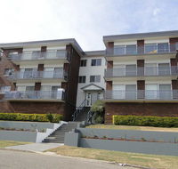 4 'Adriana' 83 Ronald Avenue - open plan living with backyard - Holiday Adelaide