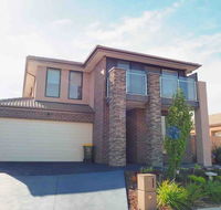 4 Bed 2 And A Half Bath Luxury Villa in Point Cook - Holiday Adelaide