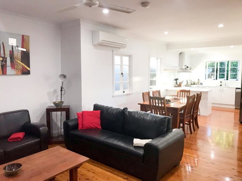 4 Bedroom House - Walk To Southbank - Holiday Adelaide 3