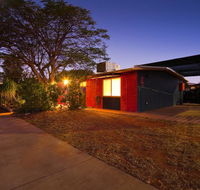 4 Page Street - Colourful and Shady 3-Bedroom Home