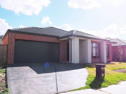 5 Bed 2 Bath Big House - Holiday Adelaide 0