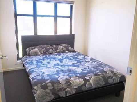 5 Bed 2 Bath Big House - Holiday Adelaide 2