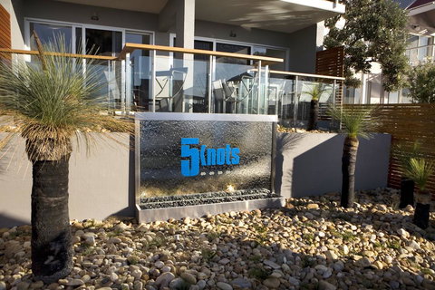 5 Knots Metung - Holiday Adelaide 0