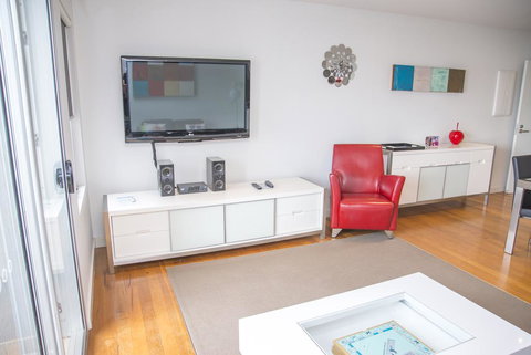 5 Knots Metung - Holiday Adelaide 1