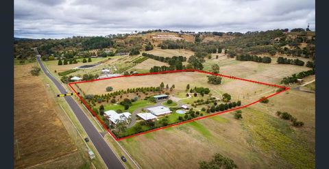 505 CONROD STRAIGHT MOUNT PANORAMA - Holiday Adelaide 0