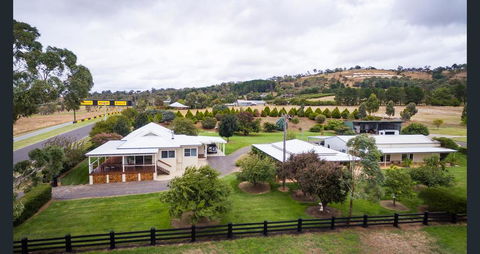 505 CONROD STRAIGHT MOUNT PANORAMA - Holiday Adelaide 1