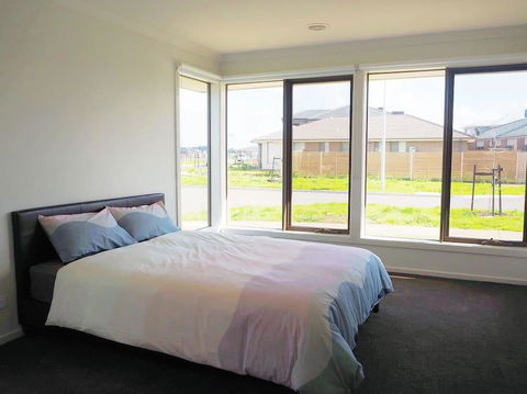 5Bed 2Bath Family House In Werribee - Holiday Adelaide 1