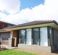 5Bed 2Bath Family House in Werribee - Holiday Adelaide