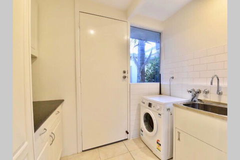 6 Bedroom Beautiful And Comfy Family House - Holiday Adelaide 2