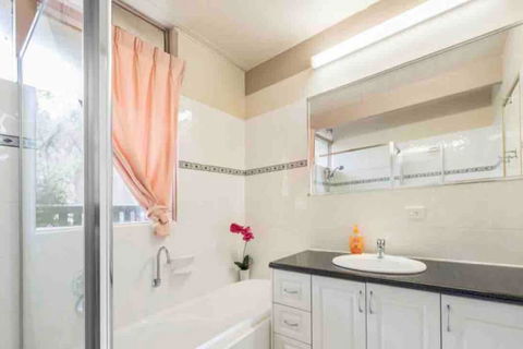 6 Bedroom Beautiful And Comfy Family House - Holiday Adelaide 1