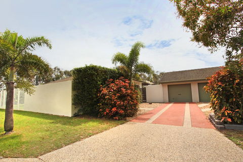 6 Petrie Ave, Marcoola, Pet Friendly, Linen Supplied - Holiday Adelaide 0