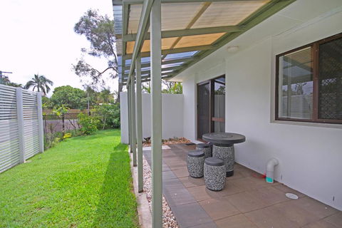 6 Petrie Ave, Marcoola, Pet Friendly, Linen Supplied - Holiday Adelaide 3