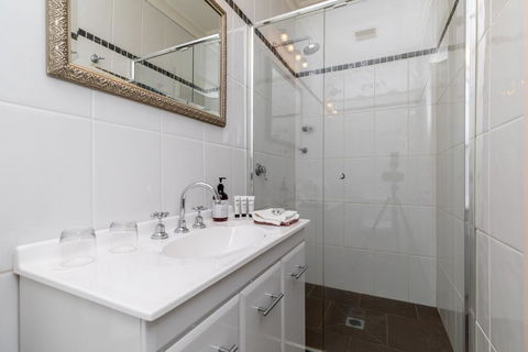 94Best Apartments - Holiday Adelaide 0