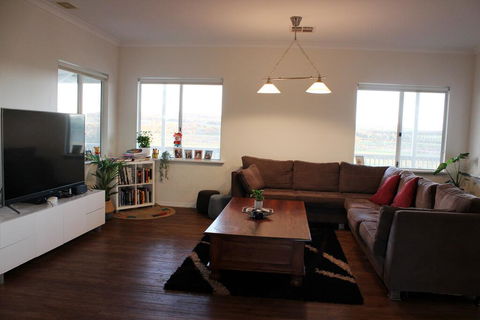 A Better Life Animal Sanctuary FarmStay - Private Two-Bedrooms, Lounge Room & Bathroom & Toilet, Shared Kitchen - Holiday Adelaide 3