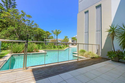 A Deluxe Swim Up - Drift Apartments South - Holiday Adelaide 1