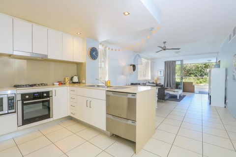 A Deluxe Swim Up - Drift Apartments South - Holiday Adelaide 2