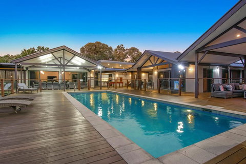 A PERFECT STAY - Lennox Unique Coastal Retreat - Holiday Adelaide 0