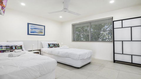 A Stylish Apartment With Noosa Views! - Unit 6 Yaringa 29 Noosa Drive - Holiday Adelaide 2