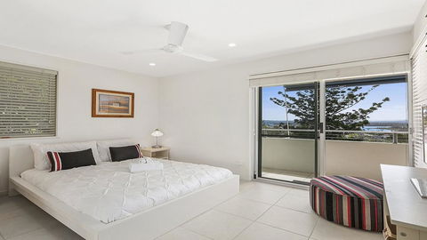 A Stylish Apartment With Noosa Views! - Unit 6 Yaringa 29 Noosa Drive - Holiday Adelaide 1