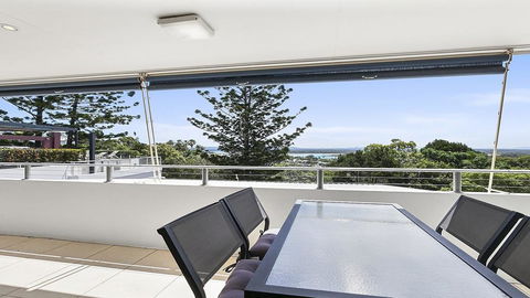 A Stylish Apartment With Noosa Views! - Unit 6 Yaringa 29 Noosa Drive - Holiday Adelaide 0
