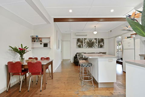 A SWEET ESCAPE - Byron Surf Cottage - Walk To Byron - Holiday Adelaide 3