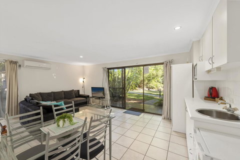 Aanuka Tropical Spa Bure - Holiday Adelaide 0