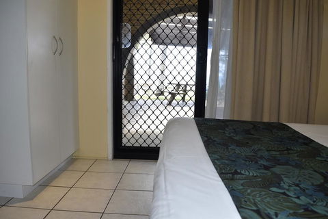 ABSOLUTE BEACH FRONT MACKAY - Comfort Resort Blue Pacific - Holiday Adelaide 2