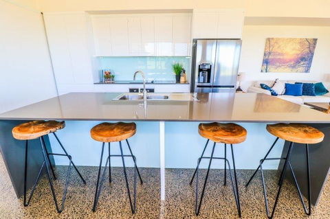 Absolute Beachfront & Secluded New Home - Holiday Adelaide 2
