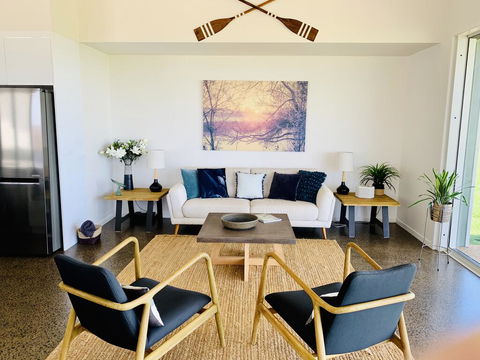 Absolute Beachfront & Secluded New Home - Holiday Adelaide 3