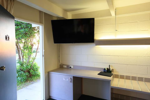 Absolute Lakes Entrance Motel - Holiday Adelaide 3