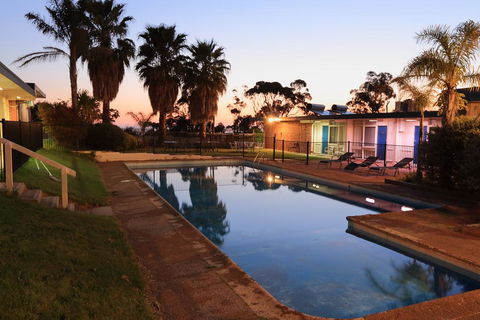 Absolute Lakes Entrance Motel - Holiday Adelaide 0