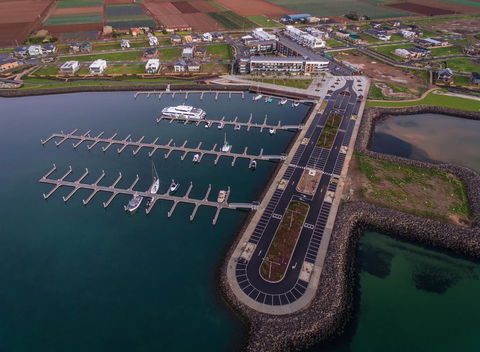 Absolute Waterfront Apt 319 Lighthouse - Holiday Adelaide 2