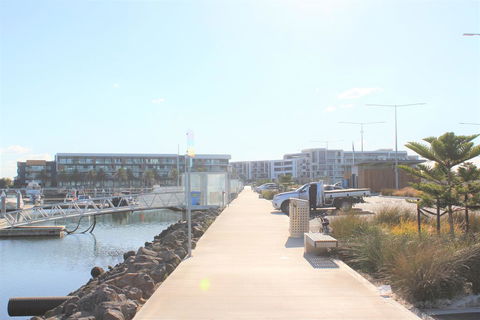 Absolute Waterfront Apt 319 Lighthouse - Holiday Adelaide 1