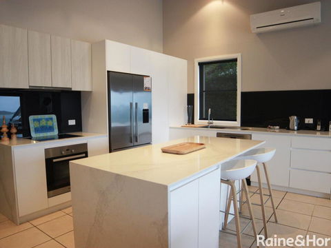 Absolutely Avoca - 114a Avoca Drive, Avoca Beach - Holiday Adelaide 1