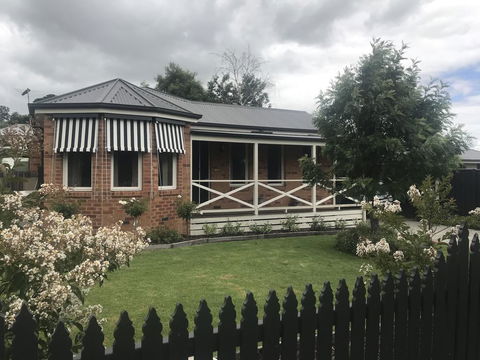 Acacia House - Central Healesville - Yarra Valley - Holiday Adelaide 0