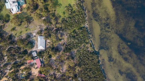Acacia Lakehouse - The Lake At Your Doorstep - Holiday Adelaide 1