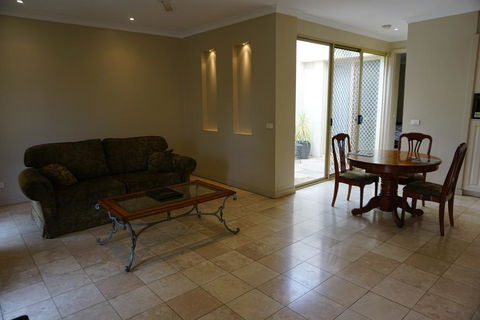 Acacia Terraces - Holiday Adelaide 1