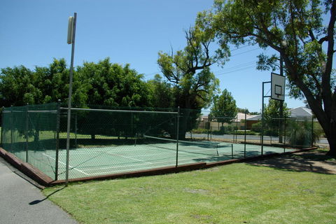 Acclaim Kingsway Tourist Park - Holiday Adelaide 3